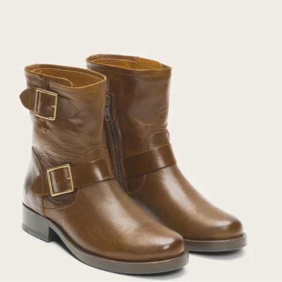 Frye Shoes - Frye Veronica short boot in brown. NWOT aged leather. Size 6.